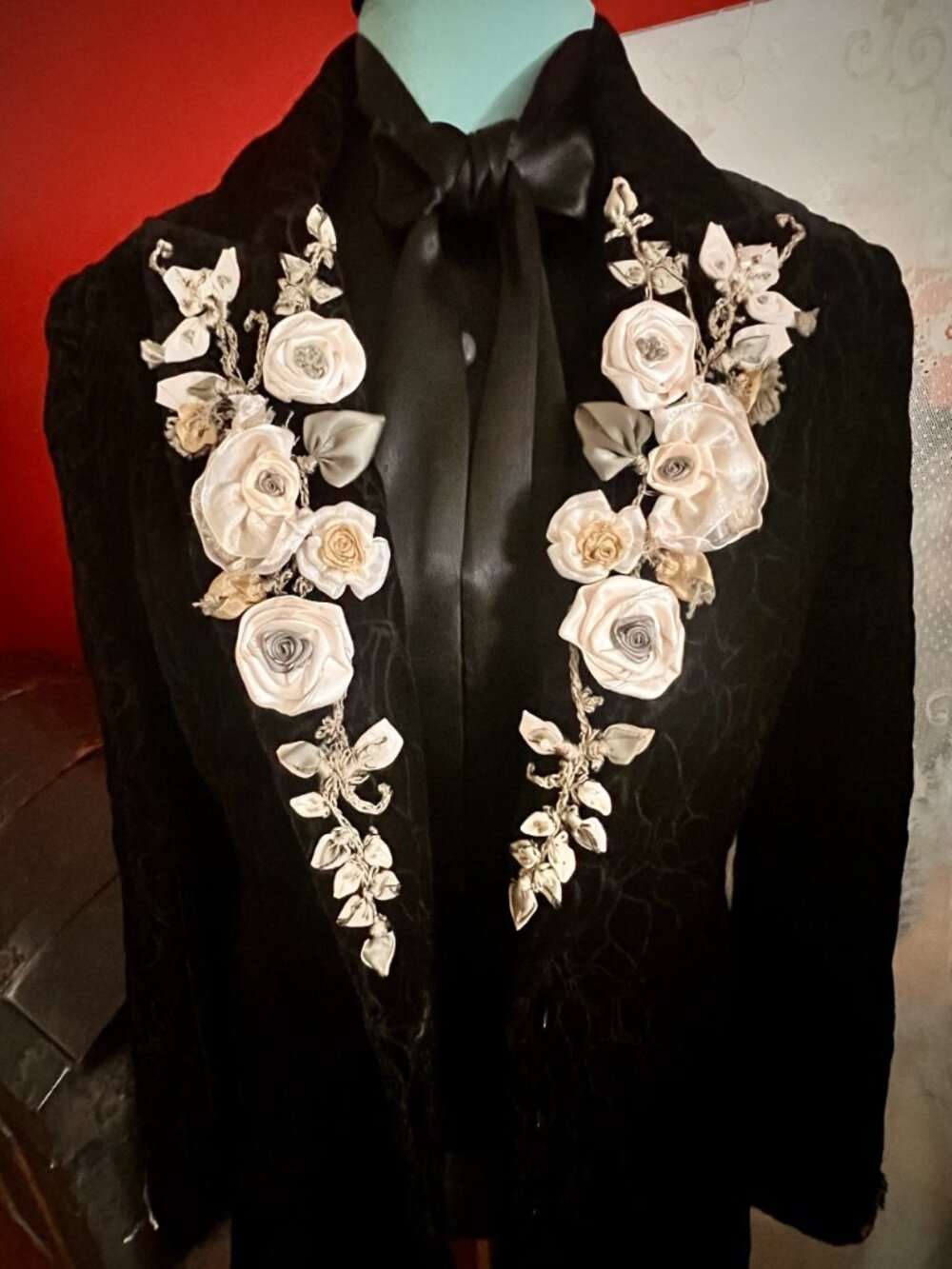 White House Black Market Black Velvet Floral Ribbon Embroidered Coat M - Picture 2 of 16